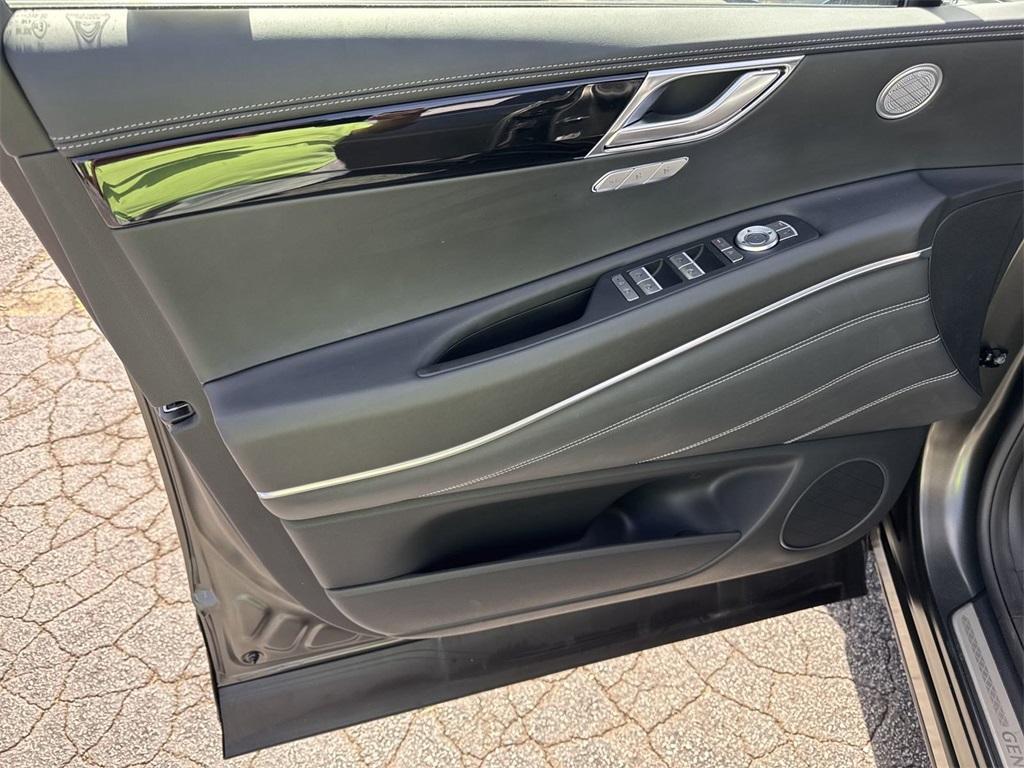 new 2025 Genesis GV80 car, priced at $61,939