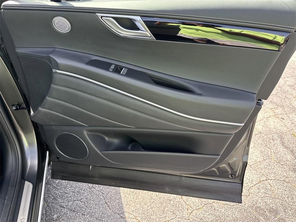 new 2025 Genesis GV80 car, priced at $61,939