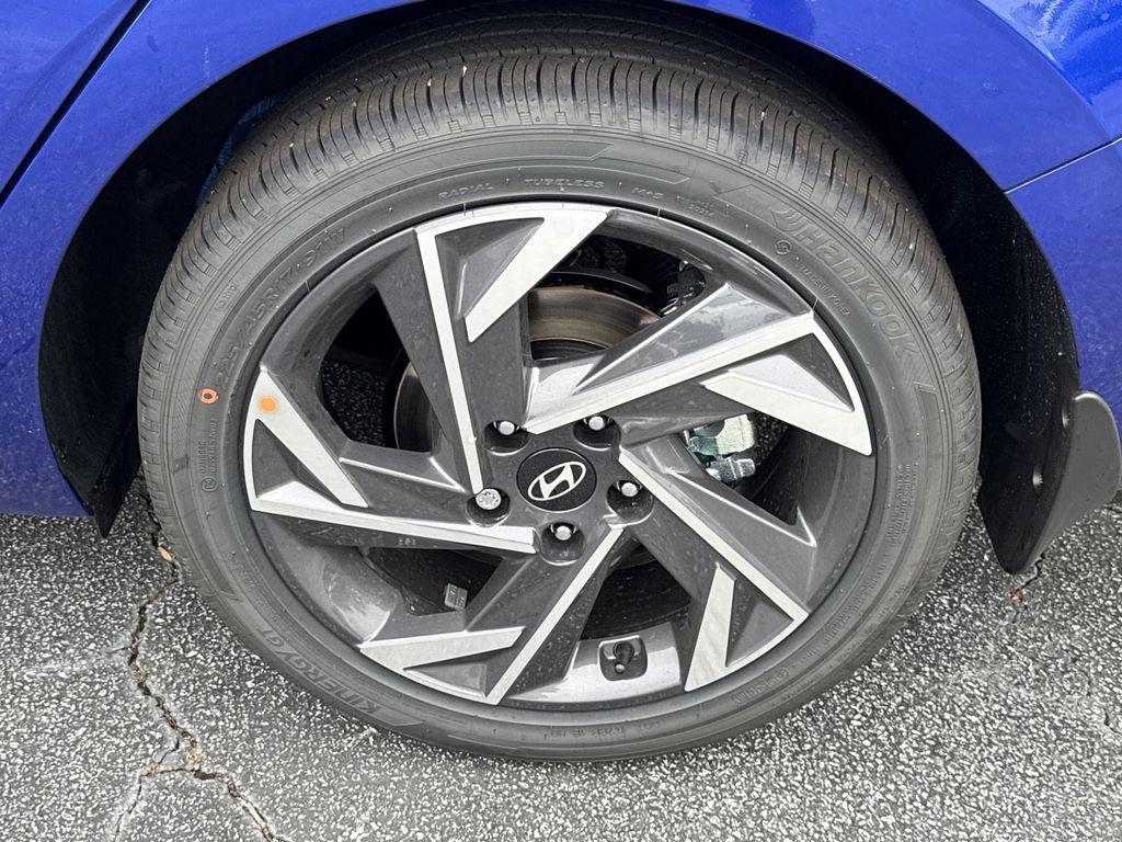 new 2025 Hyundai Elantra car, priced at $25,515