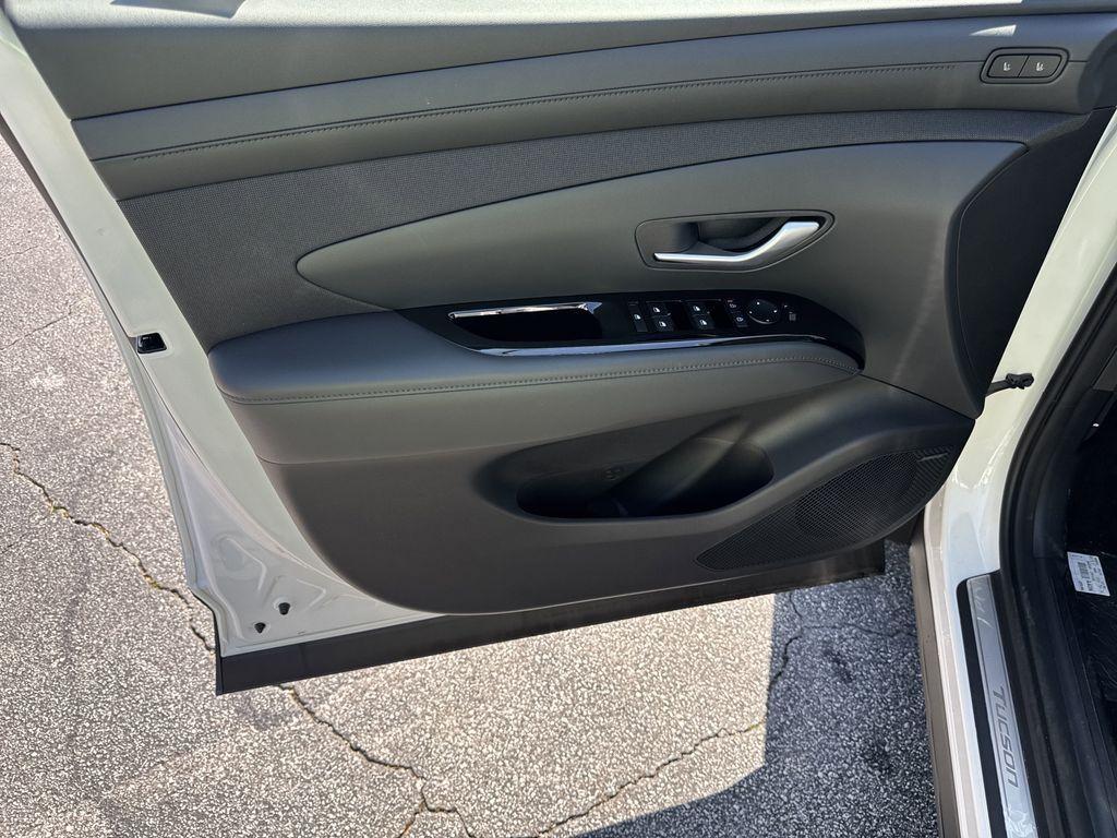 new 2025 Hyundai TUCSON Hybrid car, priced at $39,470