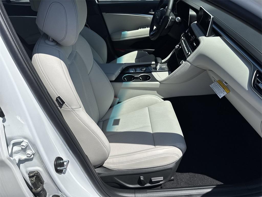 new 2025 Genesis G70 car, priced at $44,325