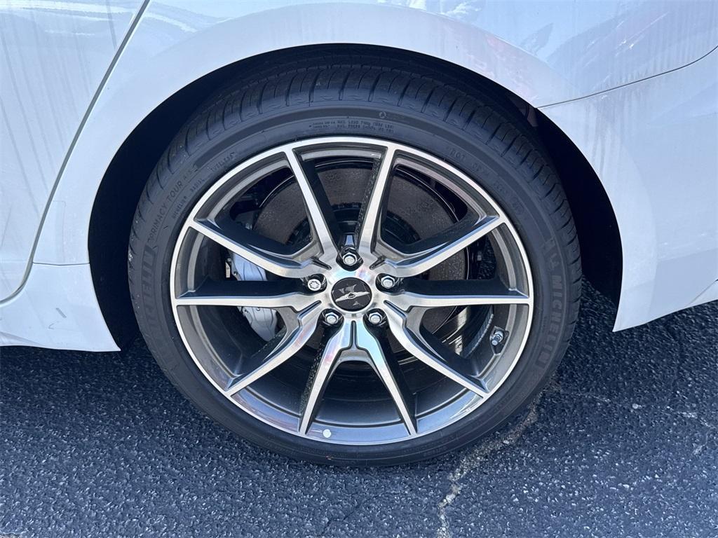 new 2025 Genesis G70 car, priced at $44,325