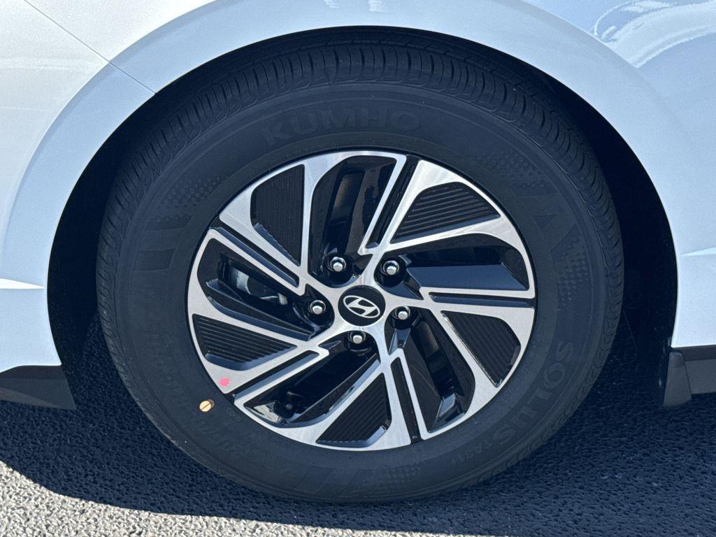 new 2026 Hyundai Sonata Hybrid car, priced at $27,995