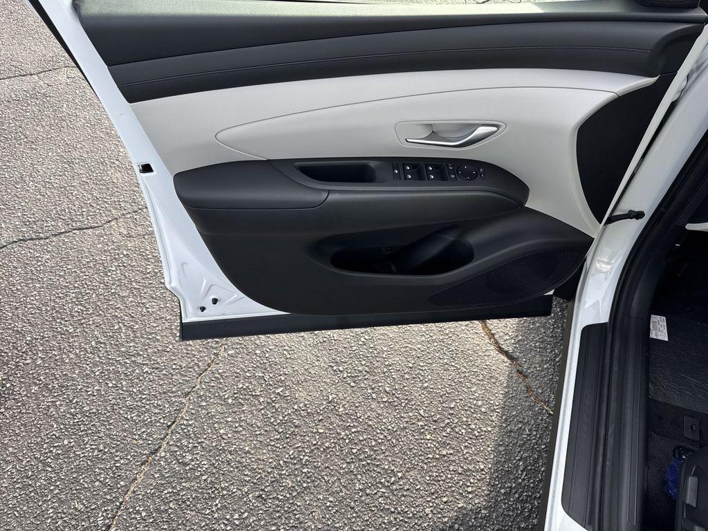 new 2026 Hyundai TUCSON Hybrid car, priced at $31,060