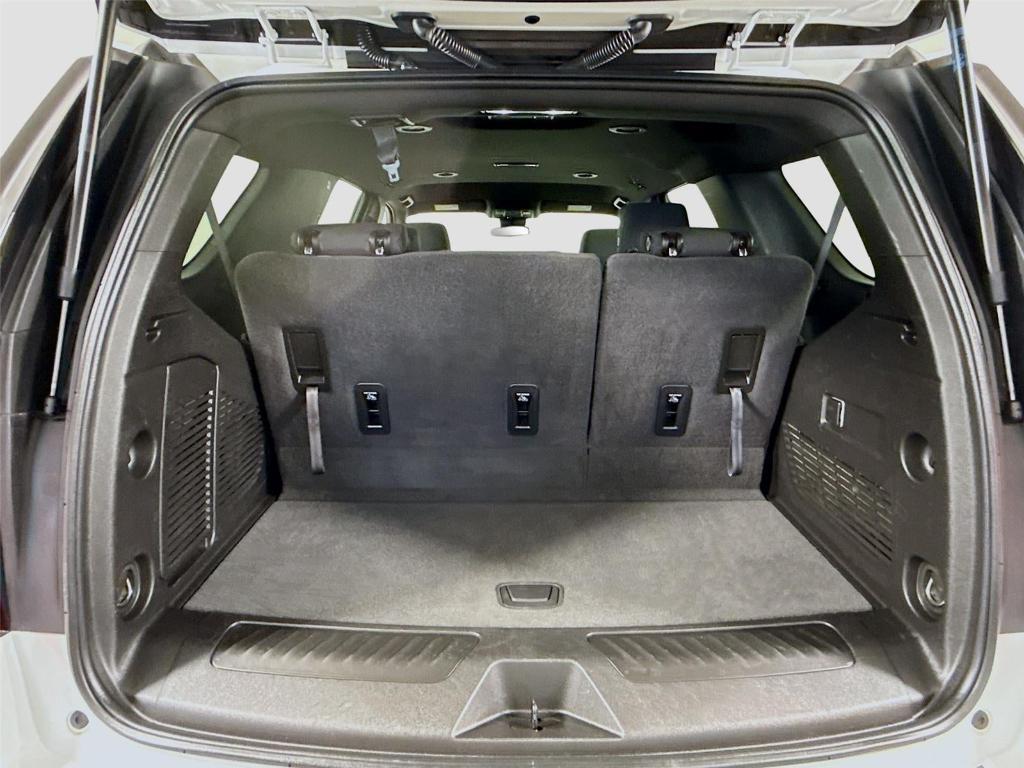 used 2024 GMC Yukon car, priced at $43,997