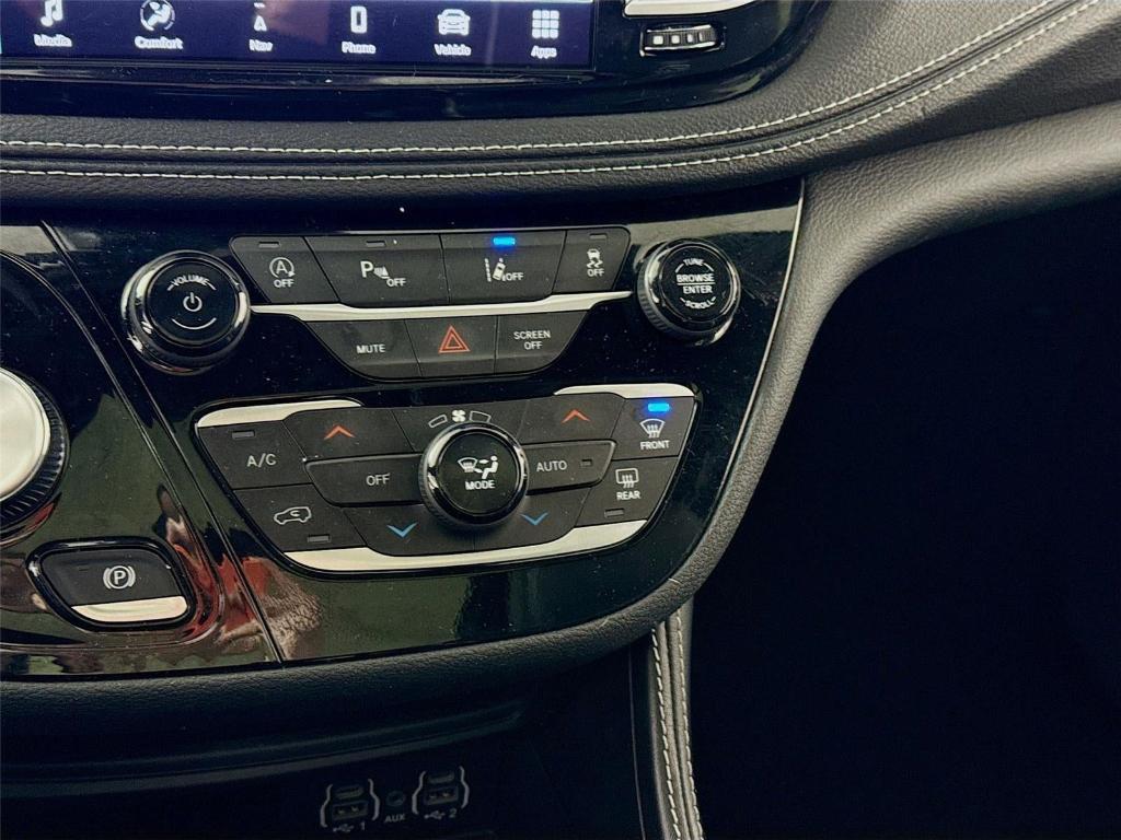 used 2025 Chrysler Pacifica car, priced at $31,499