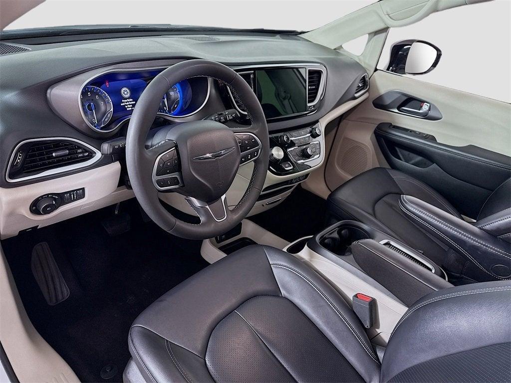 used 2024 Chrysler Pacifica car, priced at $27,597