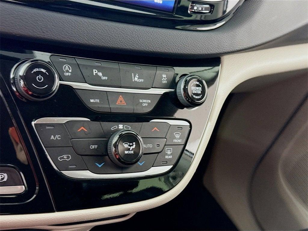 used 2024 Chrysler Pacifica car, priced at $27,597