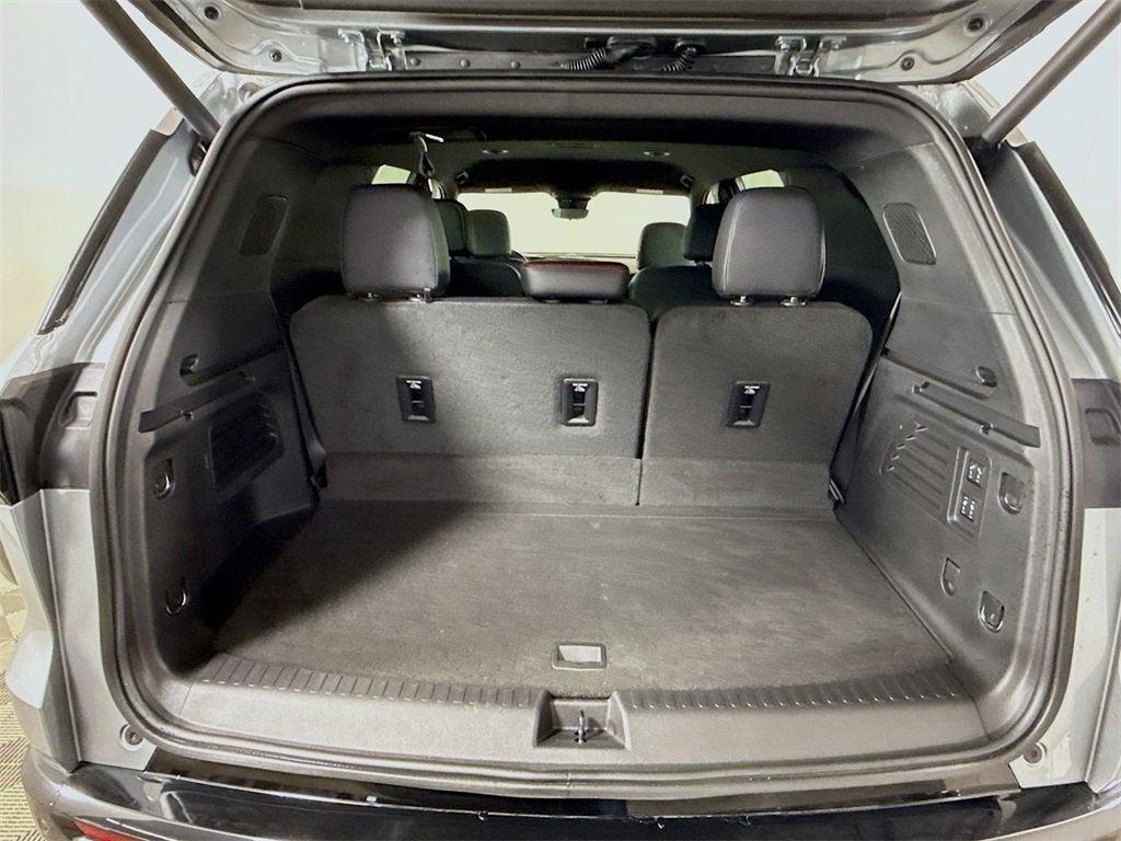 used 2025 Chevrolet Traverse car, priced at $46,997
