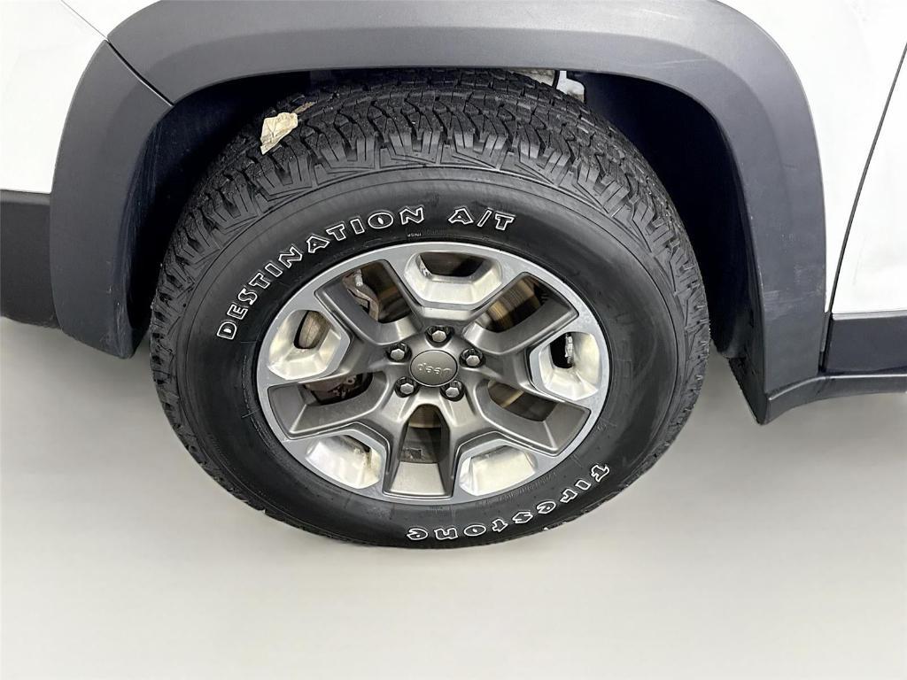 used 2019 Jeep Cherokee car, priced at $16,997