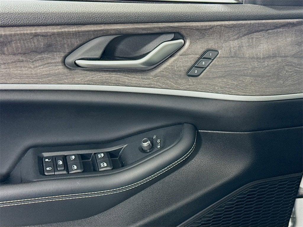 used 2024 Jeep Grand Cherokee car, priced at $31,999