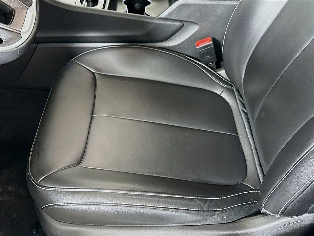 used 2024 Jeep Grand Cherokee car, priced at $31,999