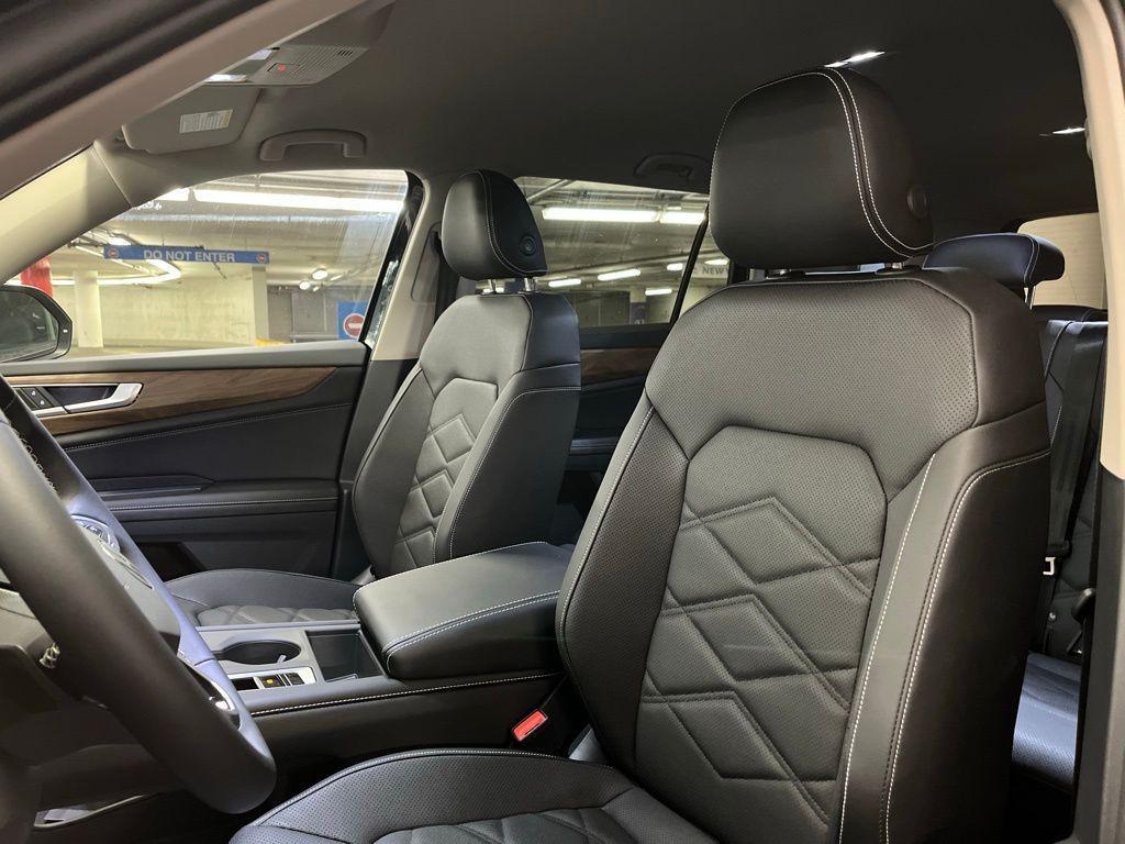 new 2026 Volkswagen Atlas Cross Sport car, priced at $43,021