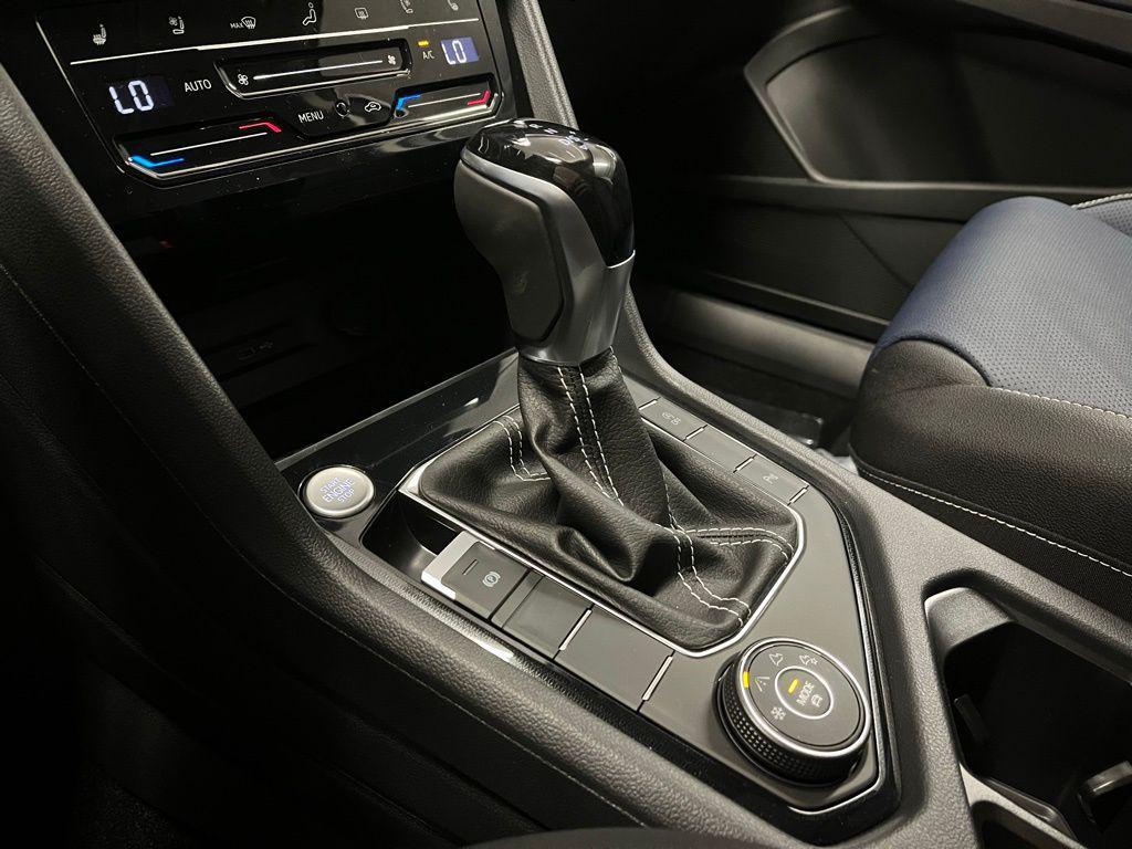 new 2025 Volkswagen Taos car