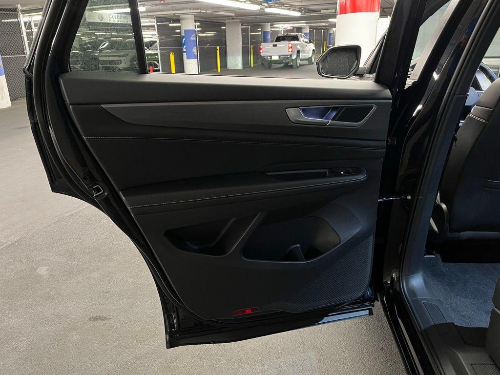 new 2026 Volkswagen Atlas Cross Sport car, priced at $43,021