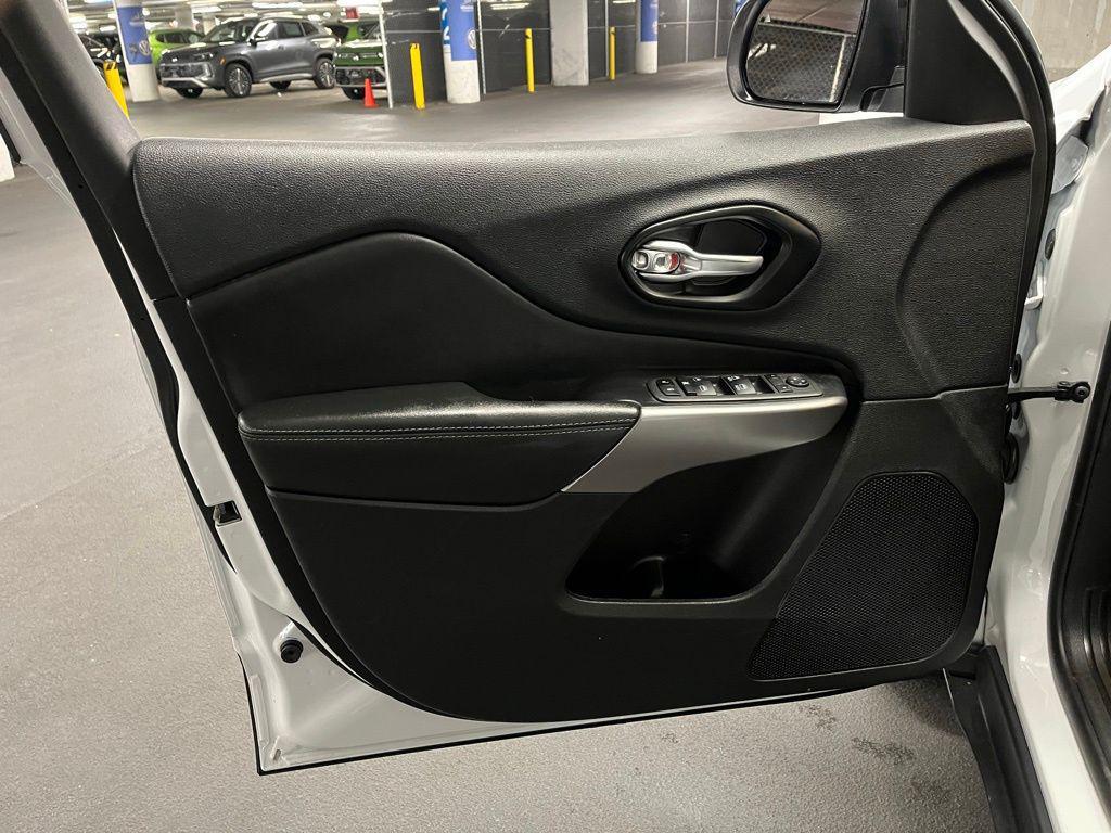 used 2022 Jeep Cherokee car, priced at $21,000