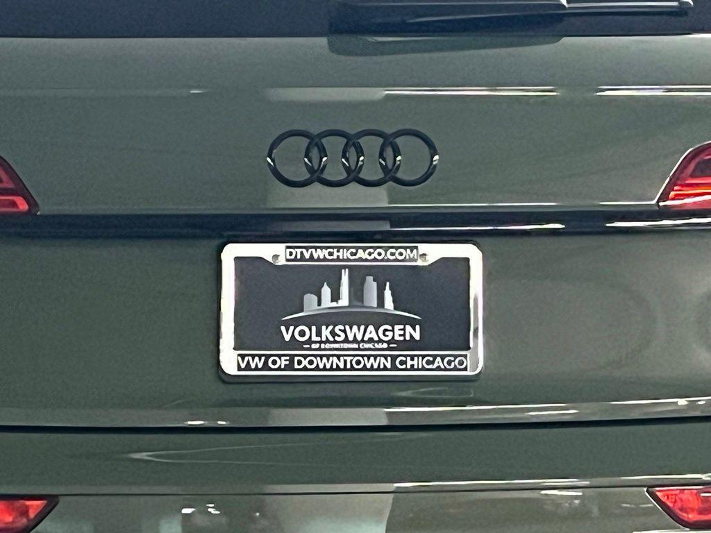 Audi SQ5 view 32