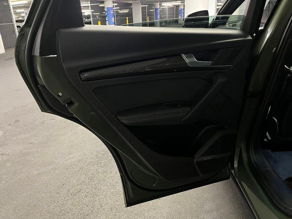 Audi SQ5 view 19