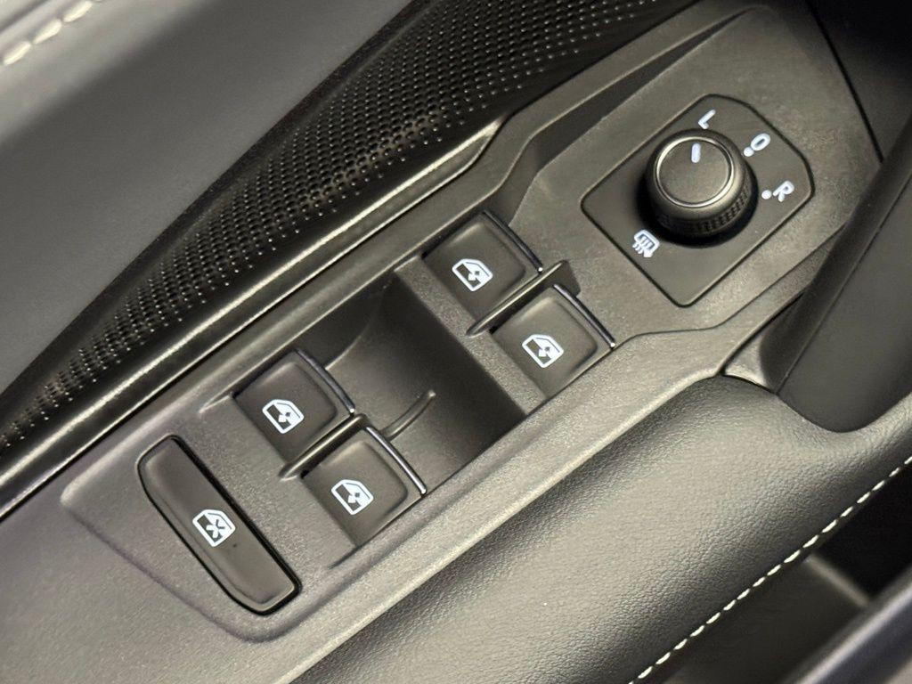 new 2025 Volkswagen Tiguan car, priced at $35,175