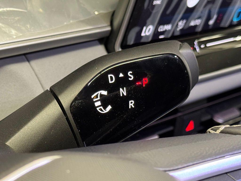 new 2025 Volkswagen Tiguan car, priced at $35,175