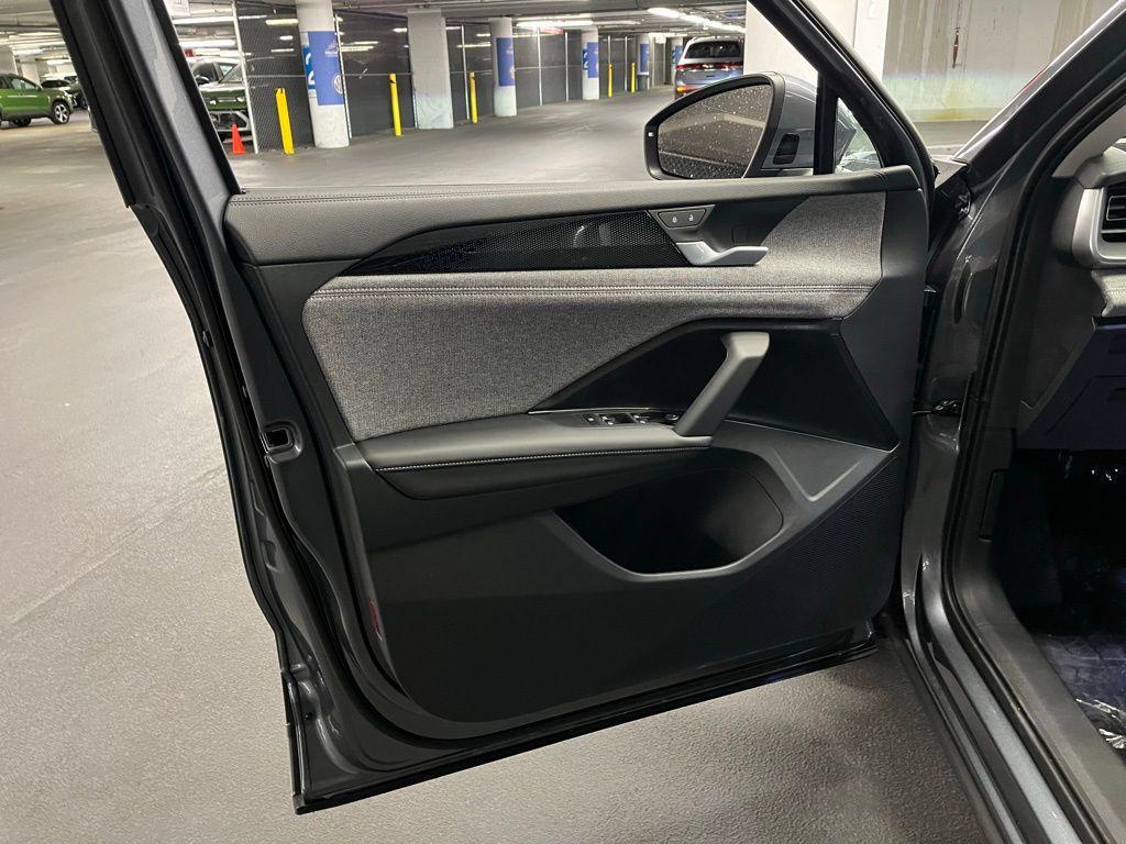 new 2026 Volkswagen Tiguan car, priced at $33,923