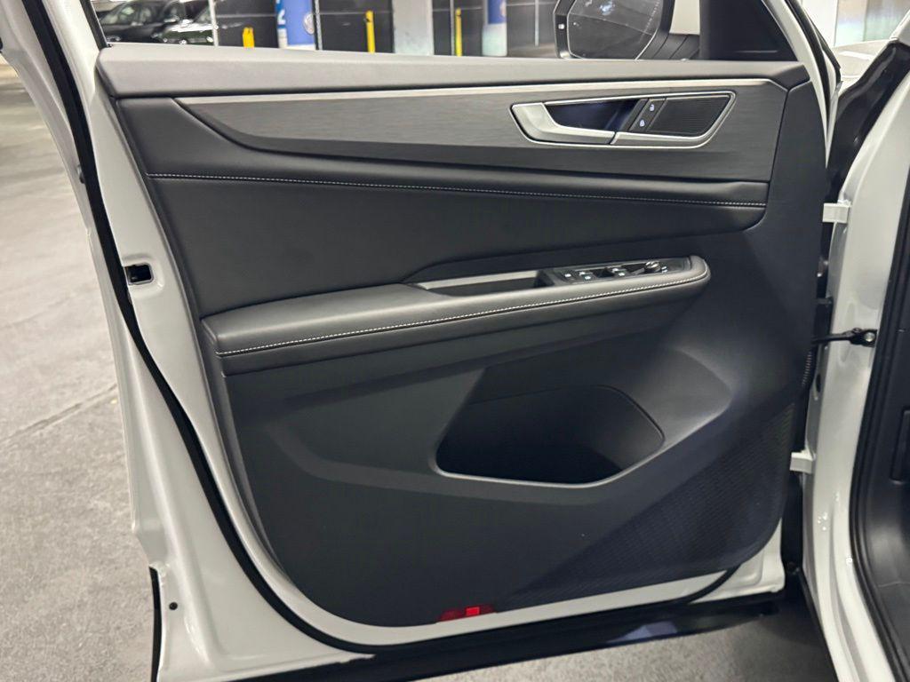 new 2026 Volkswagen Atlas Cross Sport car, priced at $42,731