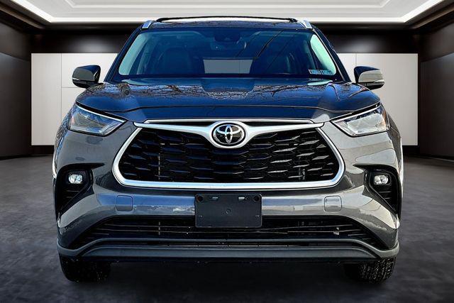 used 2023 Toyota Highlander car, priced at $32,647