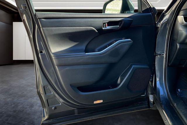 used 2023 Toyota Highlander car, priced at $32,647