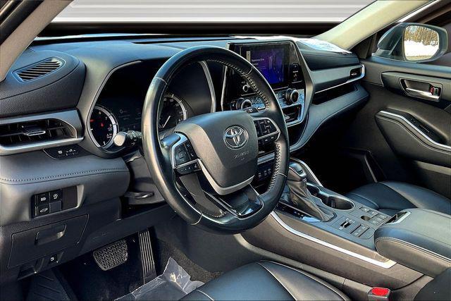 used 2023 Toyota Highlander car, priced at $32,647