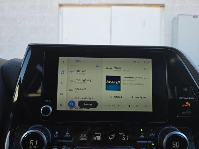 used 2025 Toyota Highlander car, priced at $38,999