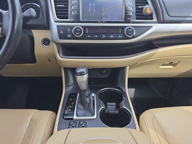 used 2014 Toyota Highlander car, priced at $13,695