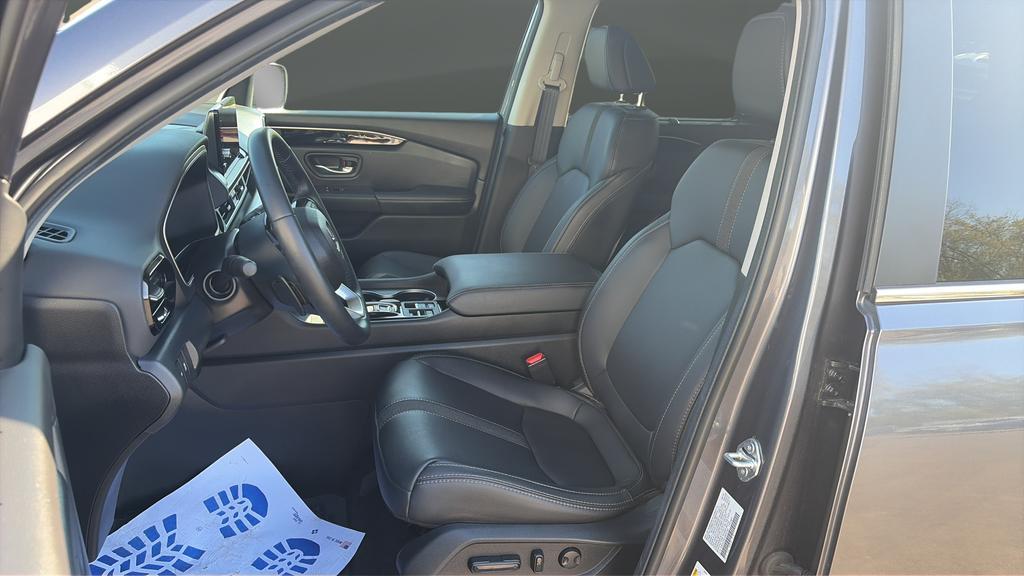 used 2025 Honda Pilot car, priced at $42,392
