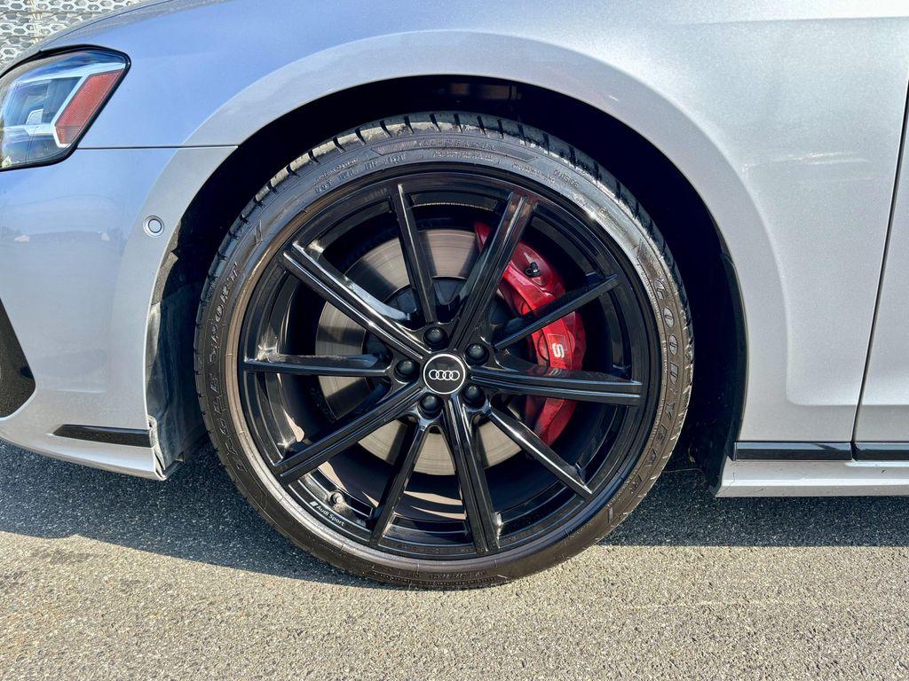 Audi S8 view 13