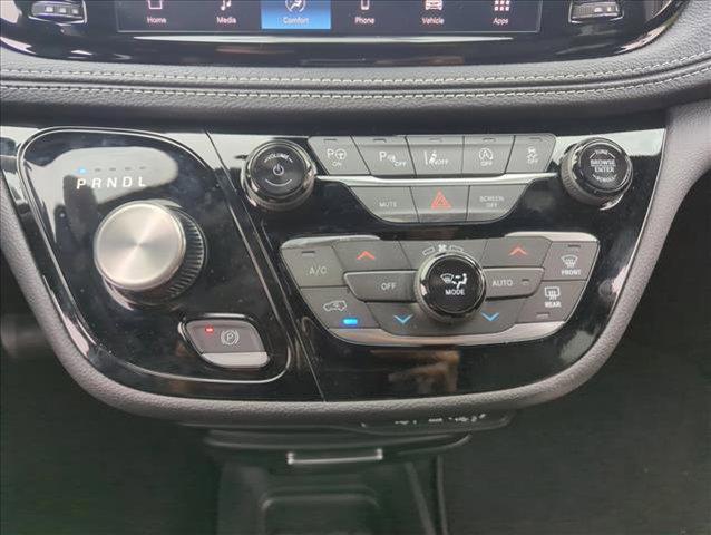 used 2025 Chrysler Pacifica car, priced at $41,711