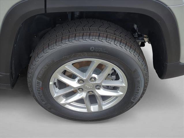 new 2025 Jeep Grand Cherokee car, priced at $33,284