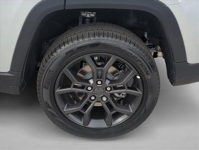 new 2025 Jeep Grand Cherokee car, priced at $44,472