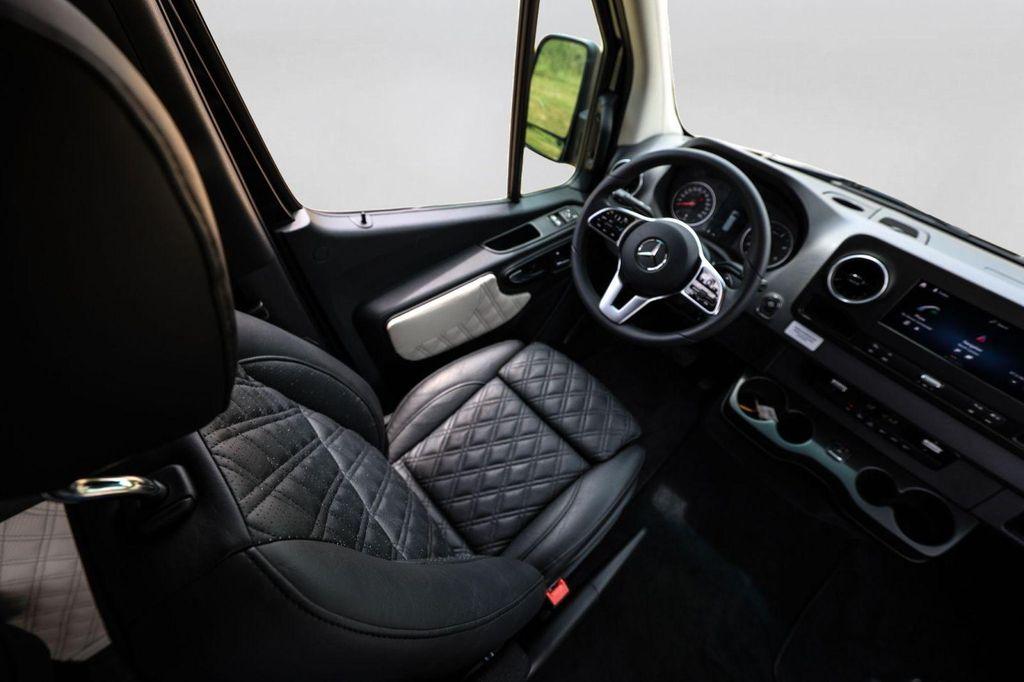 Mercedes-Benz Sprinter view 16