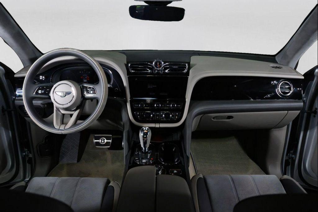 Bentley Bentayga view 5
