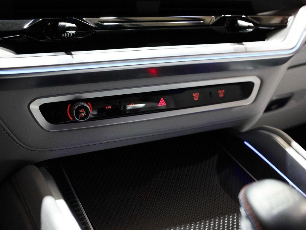 BMW XM view 58