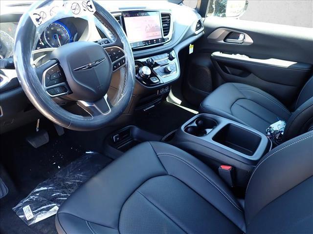 new 2025 Chrysler Pacifica car, priced at $36,991
