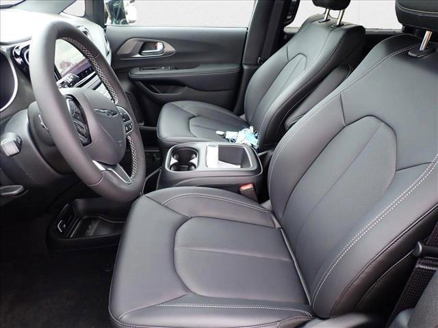 new 2025 Chrysler Pacifica car, priced at $44,797