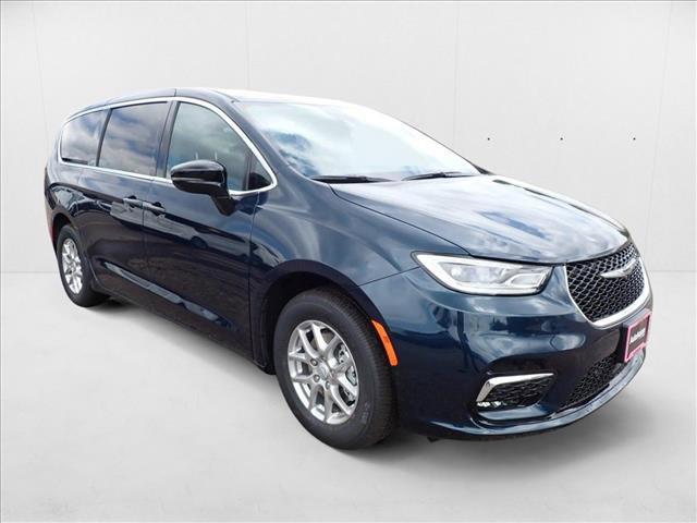 new 2025 Chrysler Pacifica car, priced at $44,797