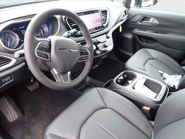 new 2025 Chrysler Pacifica car, priced at $44,797
