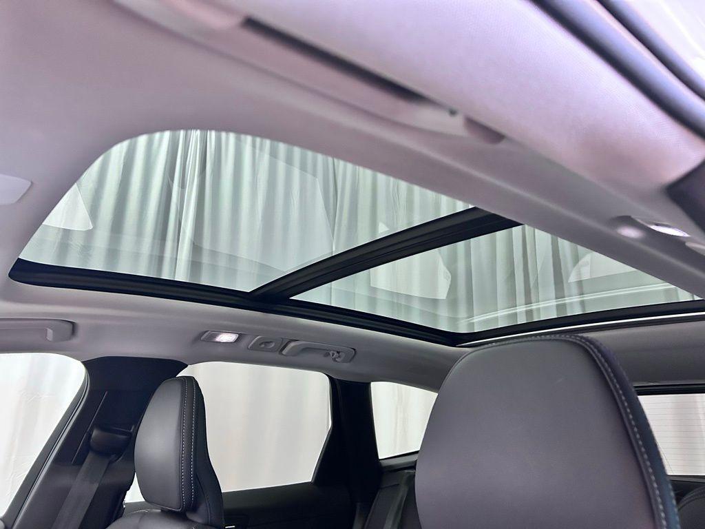 used 2022 Volvo XC60 Recharge Plug-In Hybrid car, priced at $29,996