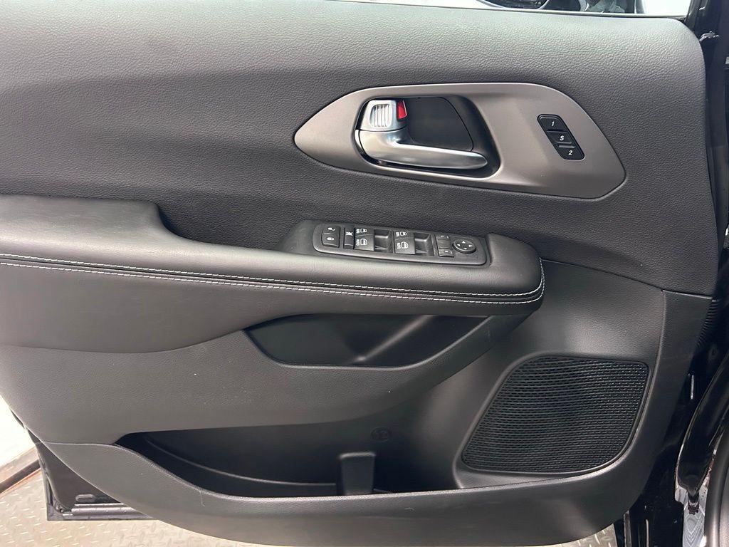 new 2027 Chrysler Pacifica car, priced at $44,244