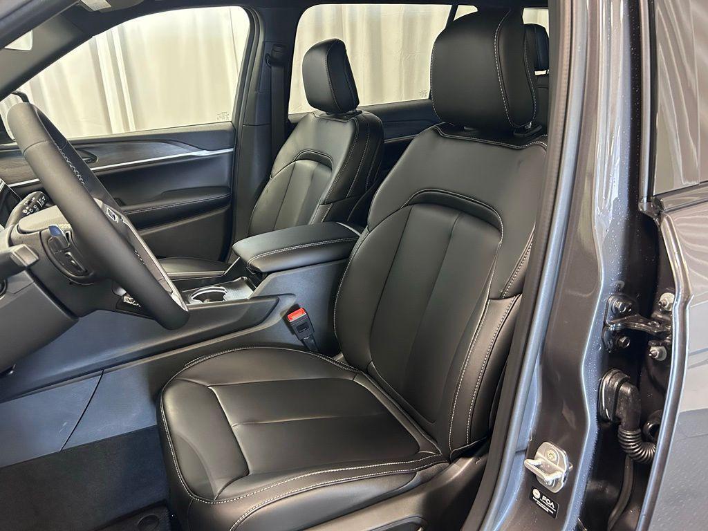new 2026 Jeep Grand Cherokee L car, priced at $51,500