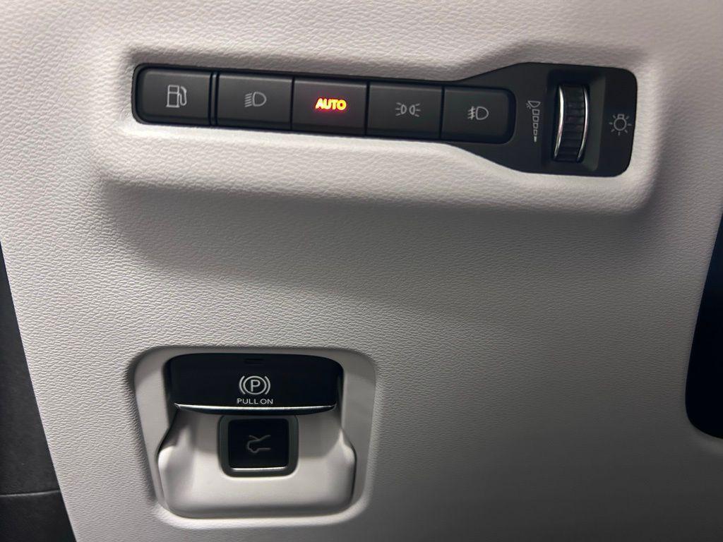 new 2026 Jeep Cherokee car, priced at $38,995