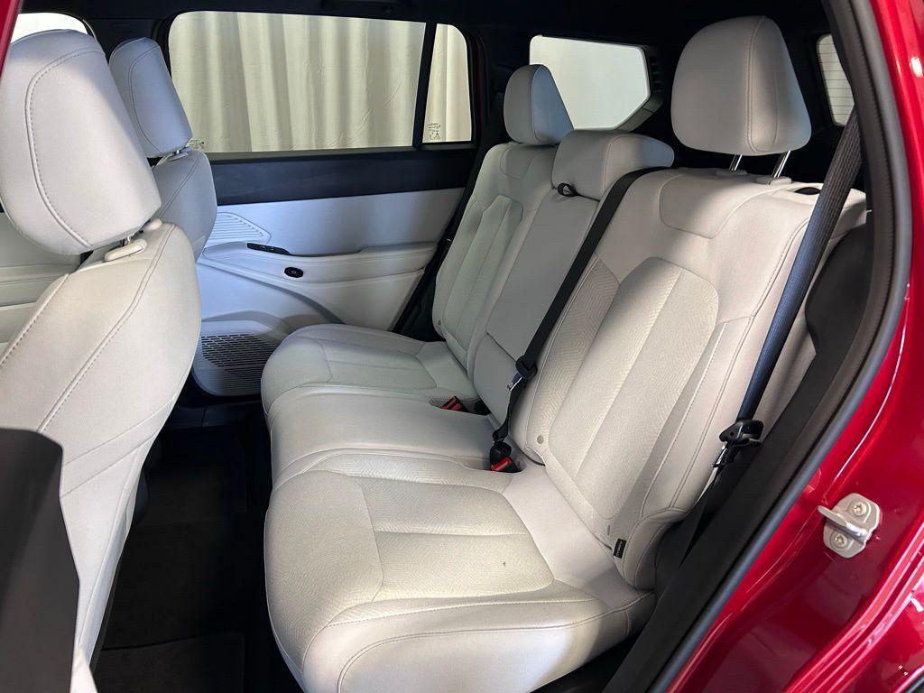 new 2026 Jeep Cherokee car, priced at $38,995