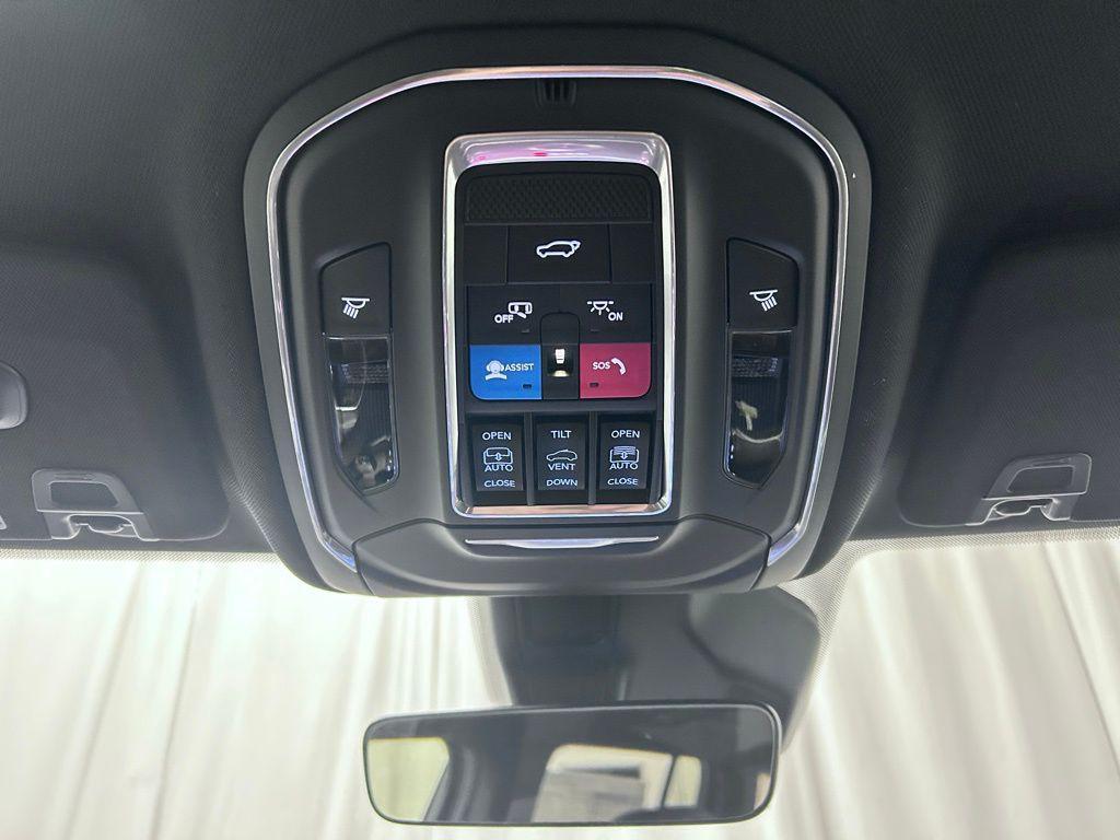 new 2026 Jeep Grand Cherokee car, priced at $49,995