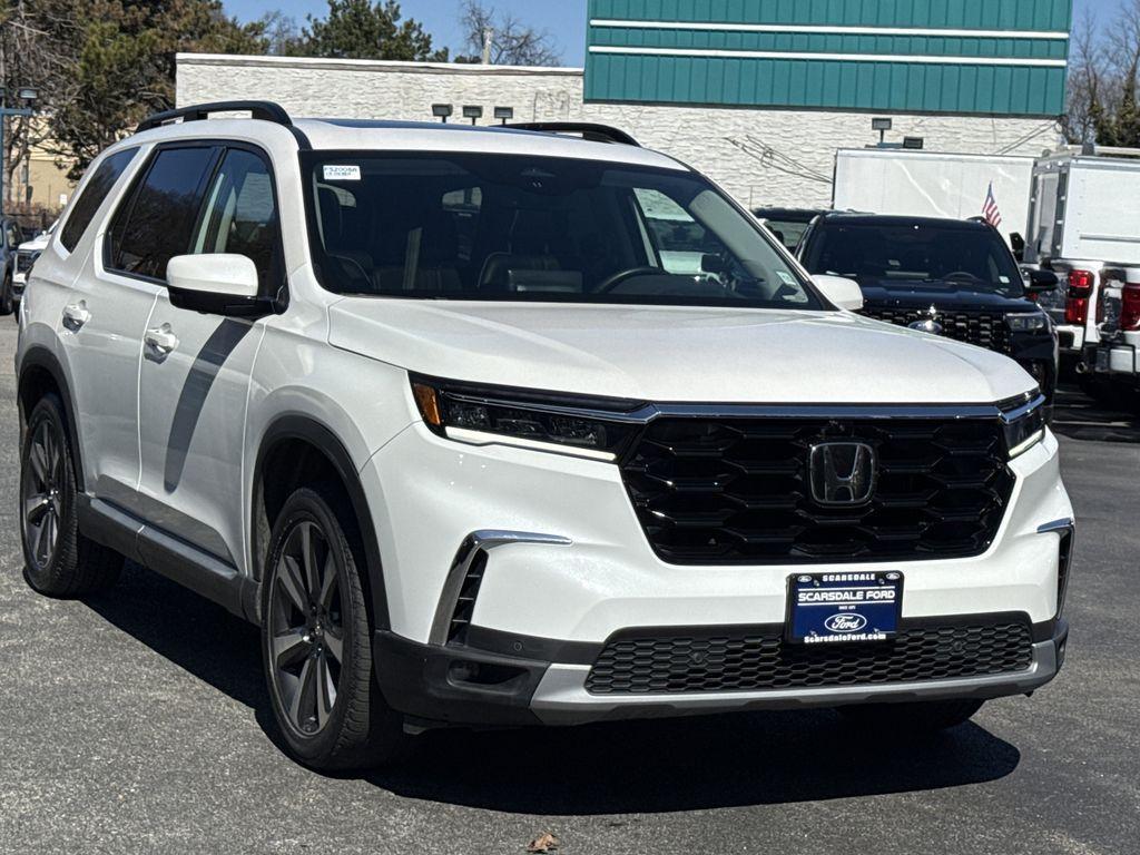 used 2025 Honda Pilot car, priced at $46,000